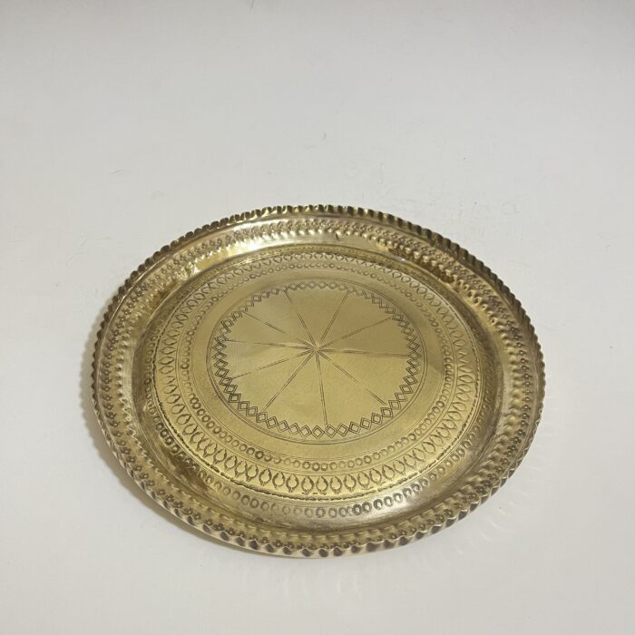 img_9267 পিতলের রিকাব থালা - পুরাতন - ১১ ইঞ্চি - ৫০০ গ্রাম - Image 1