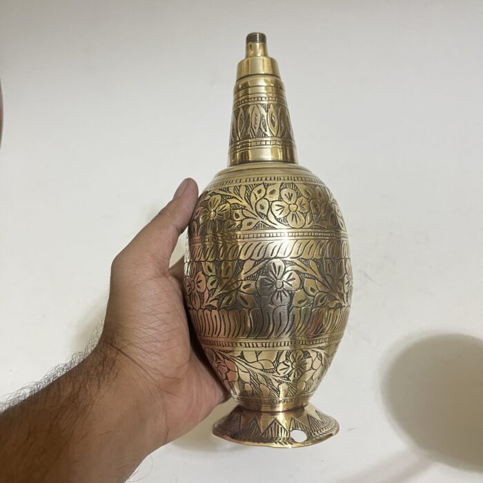 পিতলের পুরনো ল্যাম্প স্ট্যান্ড - নকশা করা - পলিশ করা - ৮০০ গ্রাম - ৯ ইঞ্চি - Image 2