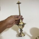 পিতলের পুরনো গোলাপ জলদানি - ১১ ইঞ্চি - ২৫০ গ্রাম - Image 2