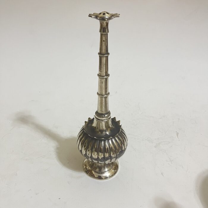 পিতলের পুরনো গোলাপ জলদানি - ২৪৫ গ্রাম - ৮.৫ ইঞ্চি - Image 1