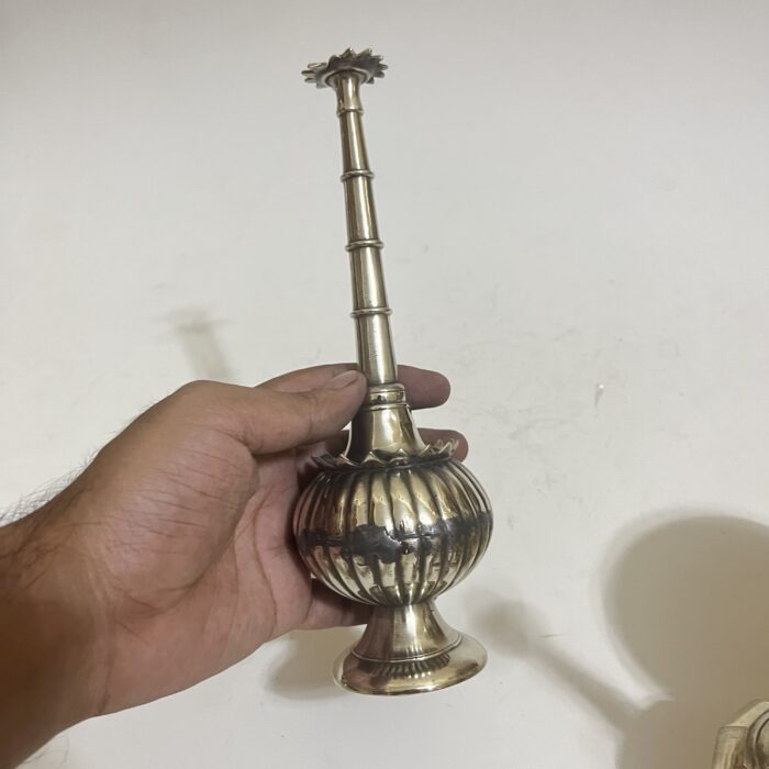 পিতলের পুরনো গোলাপ জলদানি - ২৪৫ গ্রাম - ৮.৫ ইঞ্চি - Image 2