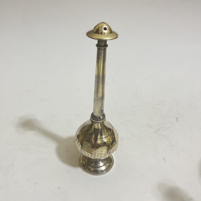 img_9295 পিতলের পুরনো গোলাপজলদানি - ৭.৫ ইঞ্চি - ১৮০ গ্রাম - Image 1