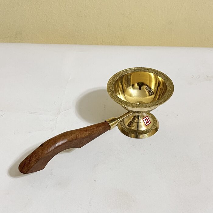 img_0297 পিতলের কর্পুর দানি - ৮.৫ ইঞ্চি - ২১০ গ্রাম - Image 1