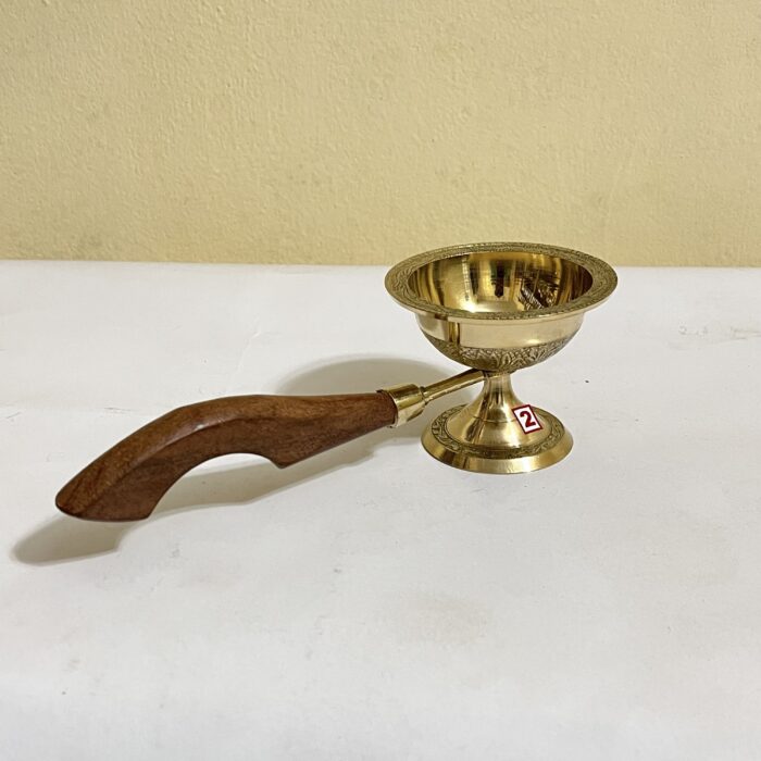 পিতলের কর্পুর দানি - ৮.৫ ইঞ্চি - ২১০ গ্রাম - Image 2