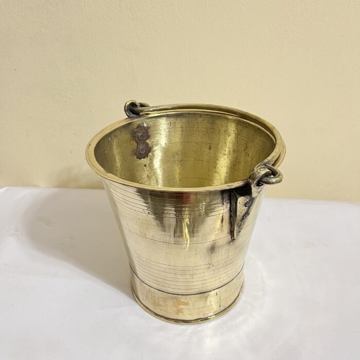 পিতলের পুরনো বালতি - ১ কেজি ৯০০ গ্রাম - ৯ ইঞ্চি - Image 1