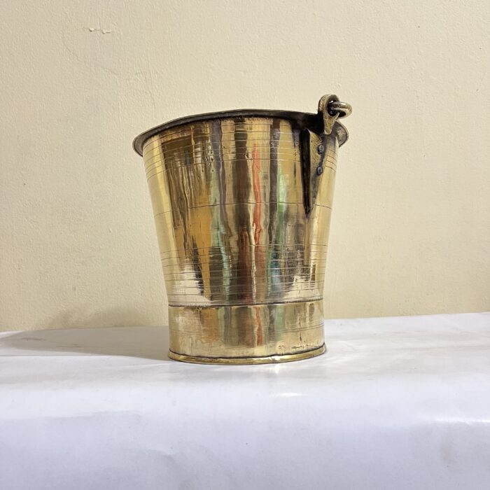 পিতলের পুরনো বালতি - ১ কেজি ৯০০ গ্রাম - ৯ ইঞ্চি - Image 3