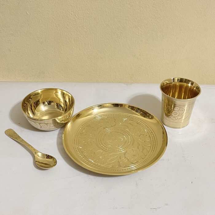 পিতলের নকশা বেবি ফিডিং সেট | ১ কেজি | প্লেট ৭.৫", বাটি ৪", গ্লাস ৩", টি‑চামচ ৫" - Image 3