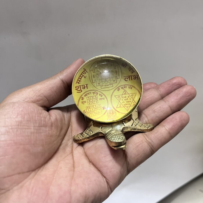 পিতলের ফেং শুই কচ্ছপ শ্রীযন্ত্র সহ – সৌভাগ্য, স্থায়িত্ব ও সমৃদ্ধির প্রতীক - Image 1