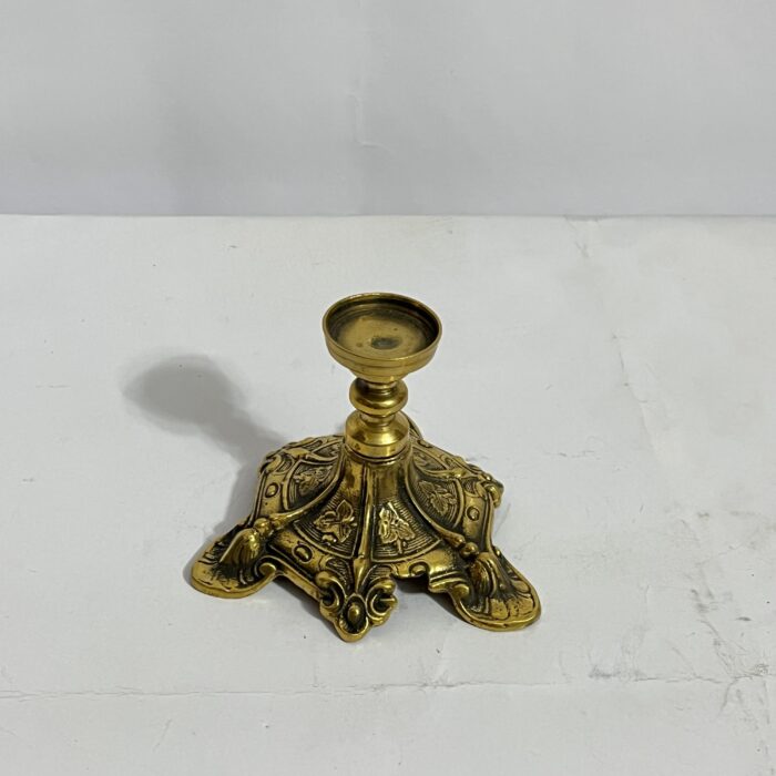 পিতলের পুরনো এন্টিক মোমদানি স্ট্যান্ড - ৪ ইঞ্চি - ৪১০ গ্রাম - Image 3