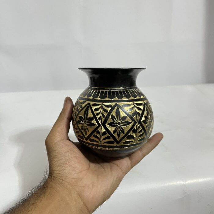 পিতলের কালো মিনা করা ঘটি - শোপিস - ৫৮০ গ্রাম - ৪ ইঞ্চি - Image 3