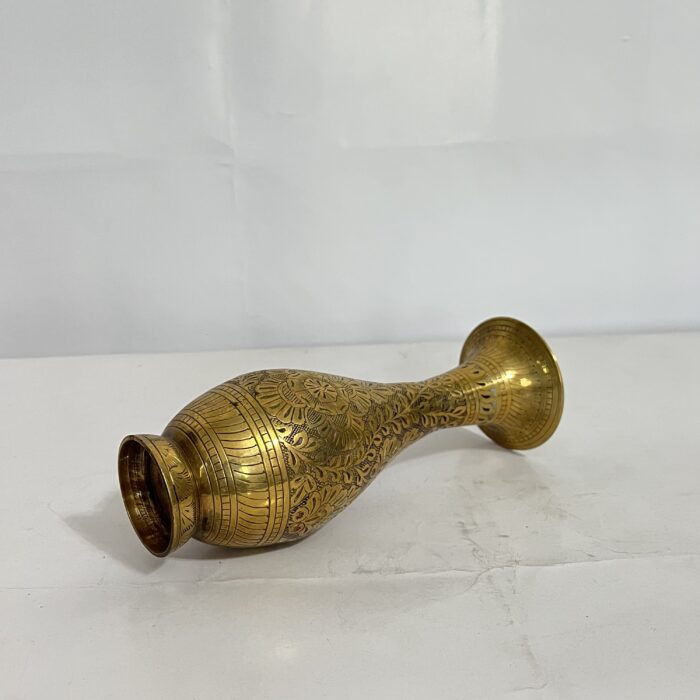 পিতলের পুরনো ফুলদানি - ৭.৫ ইঞ্চি - ৩১০ গ্রাম - Image 3