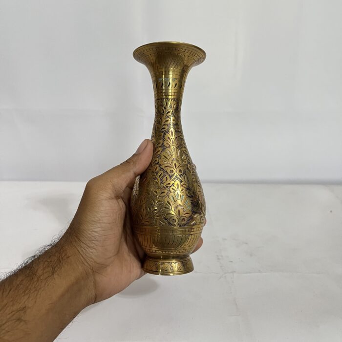 পিতলের পুরনো ফুলদানি - ৭.৫ ইঞ্চি - ৩১০ গ্রাম - Image 4