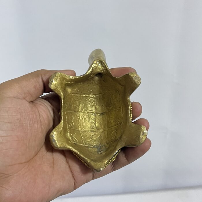 সাউথ ইন্ডিয়ান পিতল এবং স্টোনের কাজ করা কচ্ছপ - ৪ ইঞ্চি - ৩৪০ গ্রাম - Image 2