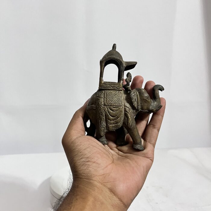 পিতলের অ্যান্টিক ছোটো হাতি - পুরনো - ৬০০ গ্রাম - ৪ ইঞ্চি - Image 6
